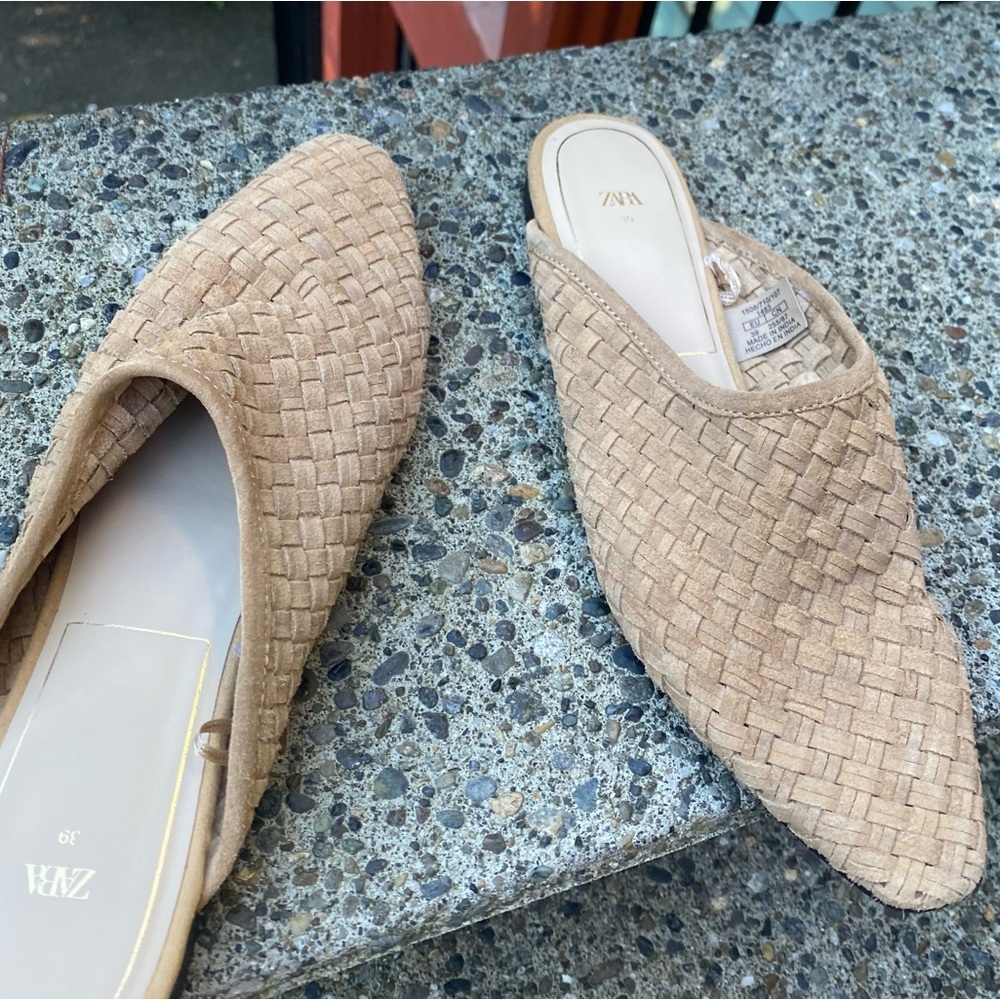 Zara woven suede like slip on sandals flats 🧸